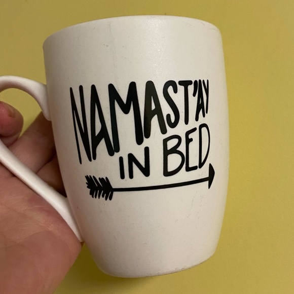 Namast'ay in bed, mug - Picture 2 of 2